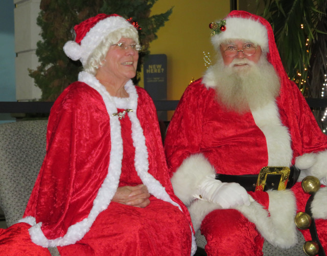 Mr and Mrs Claus at Light Up Estero 2022